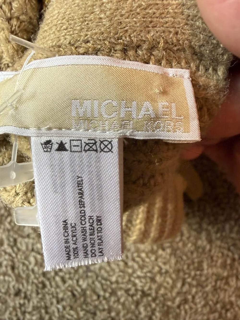 NWOT Michael Kors Women’s Classic Knit Long Cuff Gloves in Beige